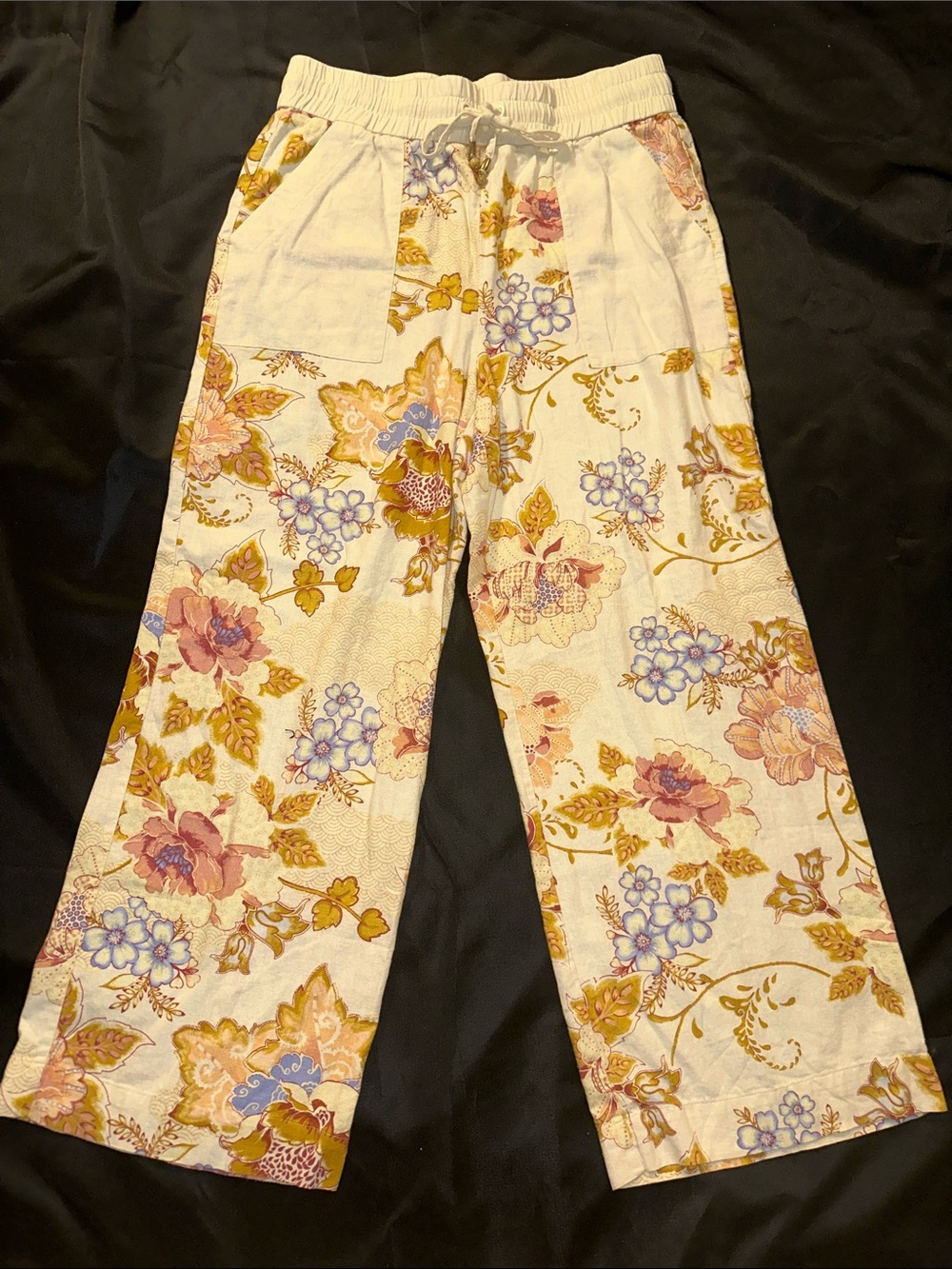 House of Harlow 1960 White Wide-Leg Floral Pants in cream floral print